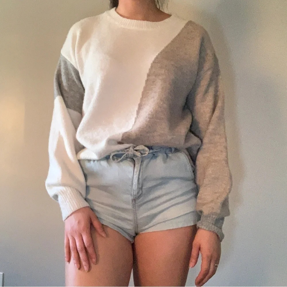 🤍✨ Tan and Cream Lightweight Sweater – Size Unknown ✨ 🤍